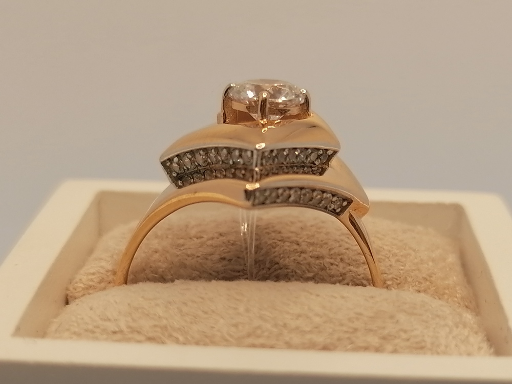 КОЛЬЦО С КАМНЯМИ (Au 585)