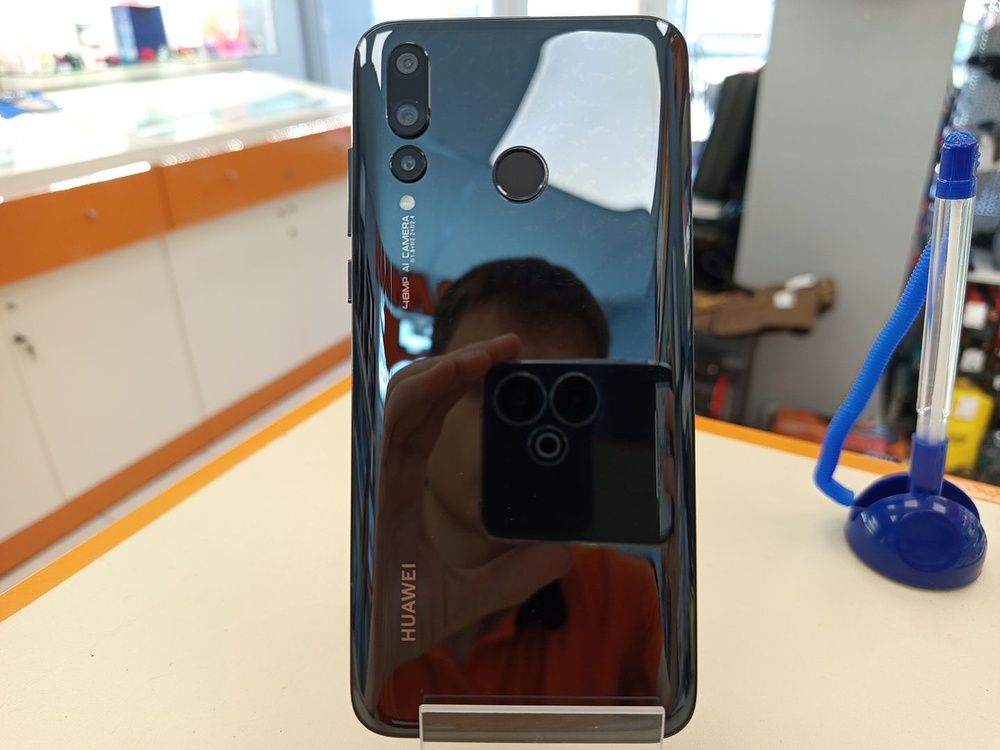 Смартфон Huawei Nova 4