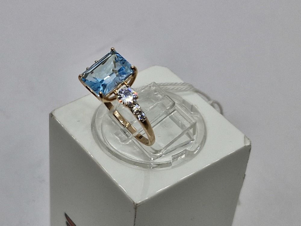 КОЛЬЦО С КАМНЯМИ (Au 585)