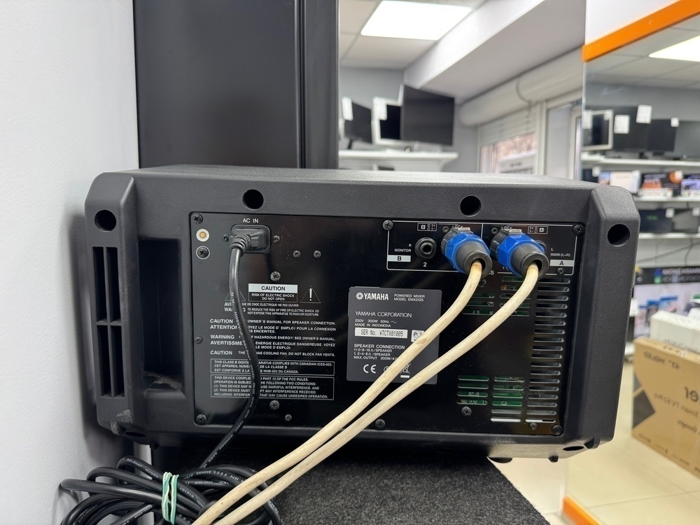 Микшерный пульт Yamaha EMX212S