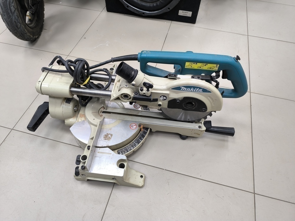 Торцовочная пила Makita LS-1230
