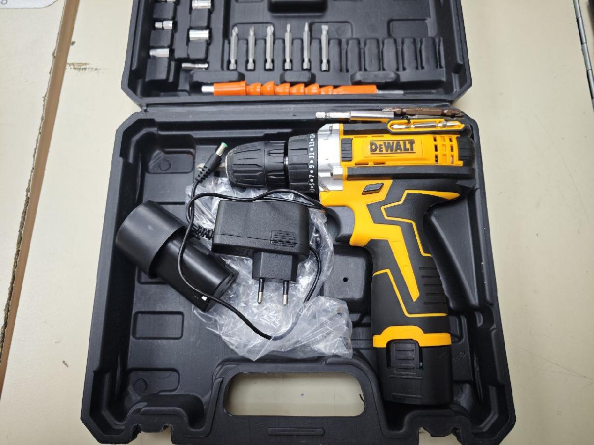 Шуруповерт Dewalt NoName