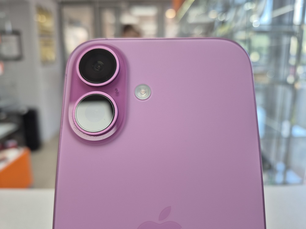 Смартфон Apple Iphone 16 128Gb