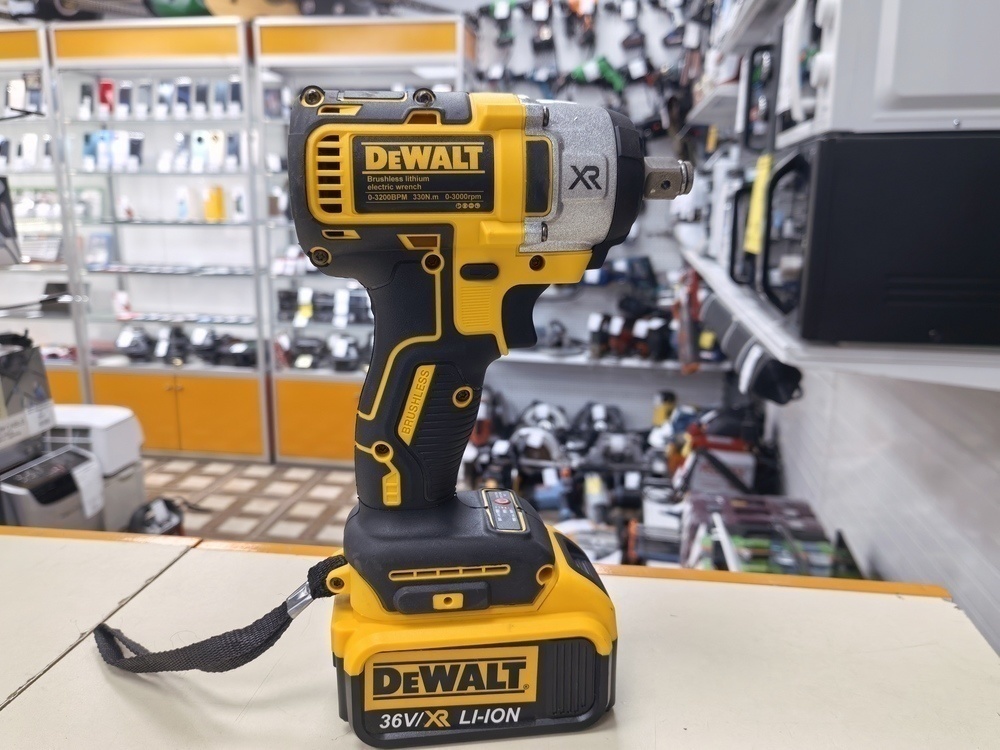Гайковерт Dewalt 36V