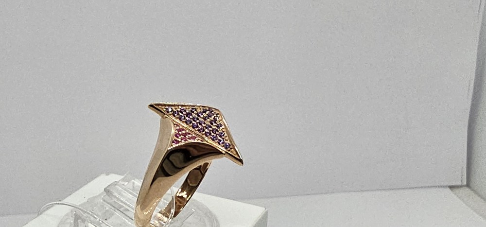 КОЛЬЦО С КАМНЯМИ (Au 585)