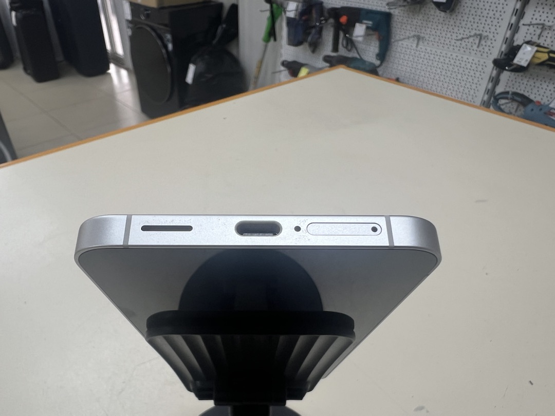 Смартфон Samsung Galaxy S25 FE 8/256