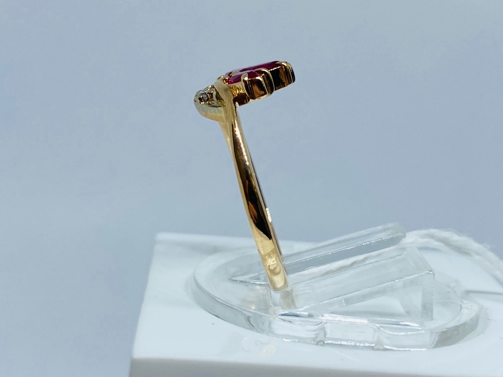 КОЛЬЦО С КАМНЯМИ (Au 585)