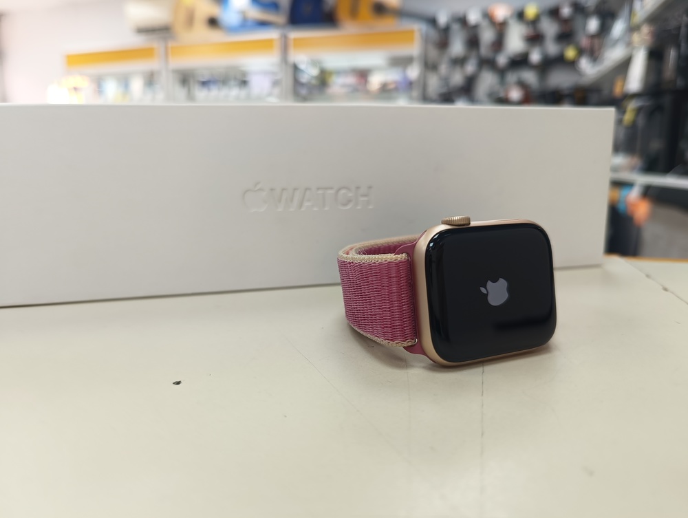 Смарт-часы Apple Watch Series 6 44 мм
