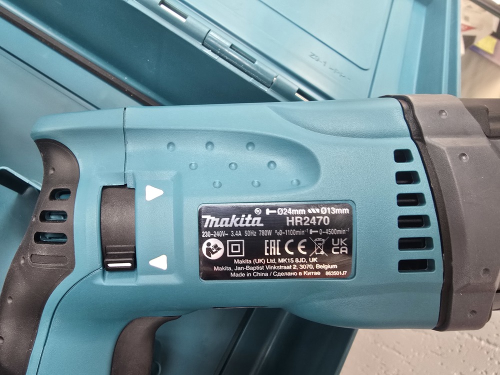 Перфоратор Makita HR 2470