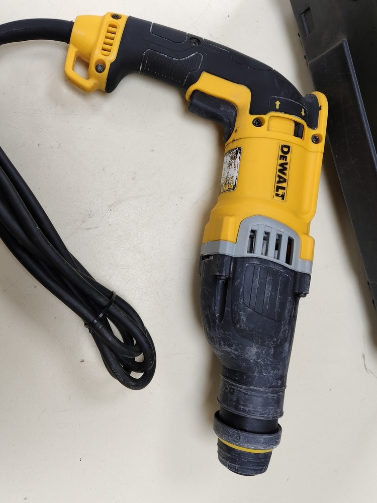 Перфоратор Dewalt D25143K