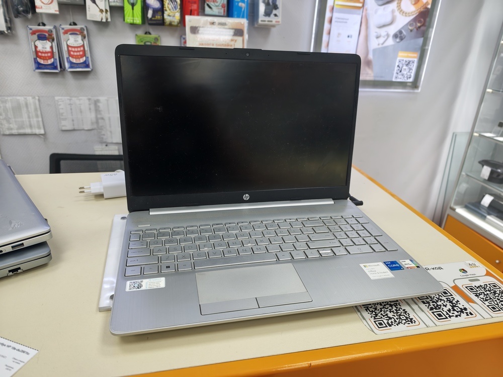 Ноутбук HP 15s-du3561tu; Core i5-1135G7, Iris(R) Xe Graphics, 8 Гб, 500 Гб, 1 Tb