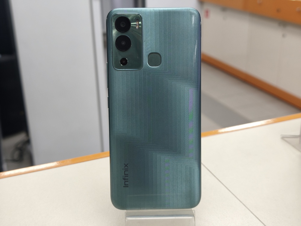 Смартфон Infinix HOT 12i 4/64
