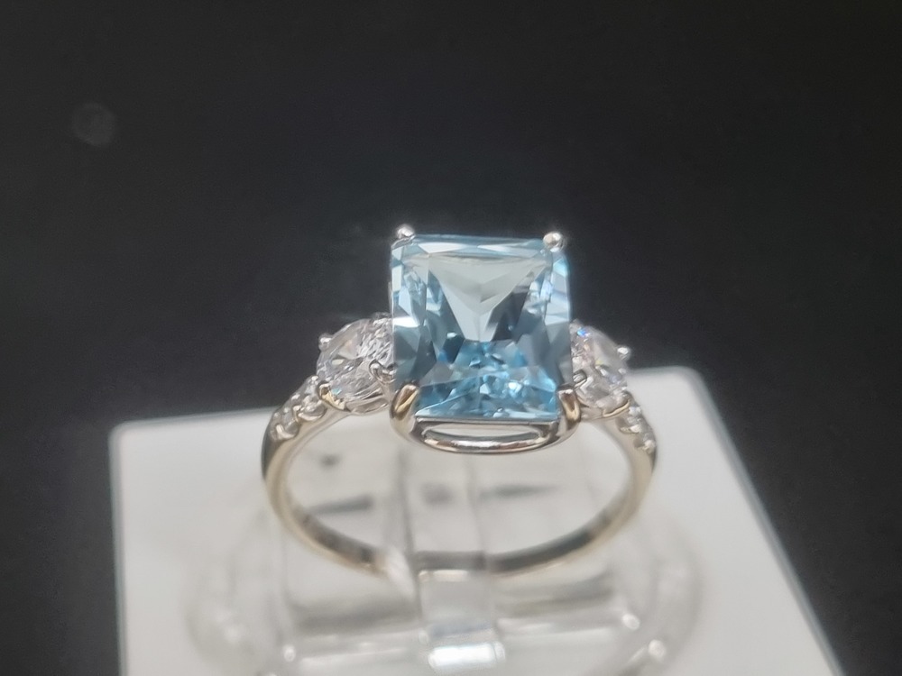 КОЛКМИ585 КОЛЬЦО С КАМНЯМИ (Au 585)