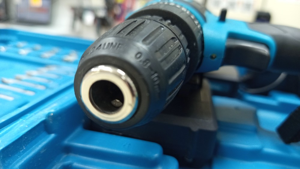 Шуруповерт Makita 6821