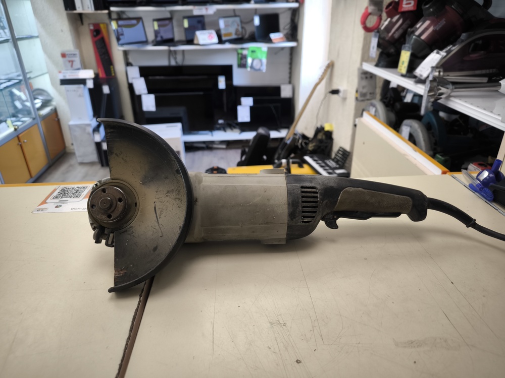 Угловая шлифмашина Интерскол 180/1800М