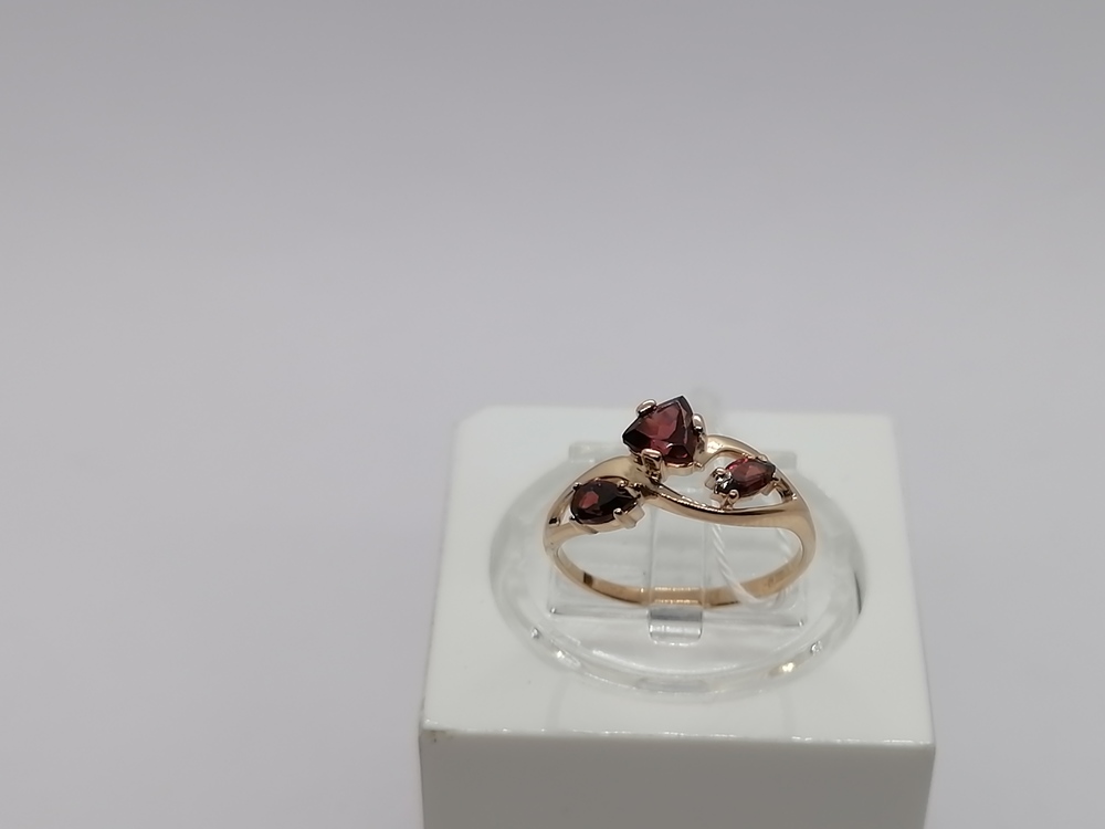 КОЛЬЦО С КАМНЯМИ (Au 585)