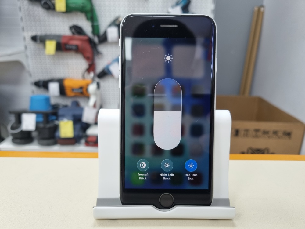 Смартфон Apple iPhone SE 2020 64Gb