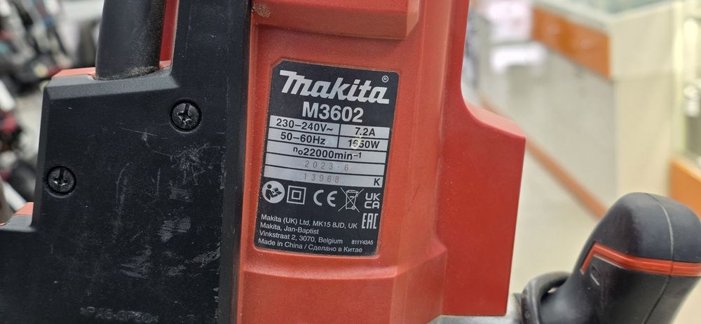 Фрезер Makita M3602