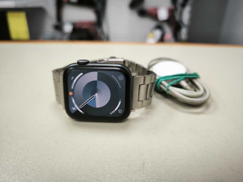 Смарт-часы Apple Watch Series 4 44 мм