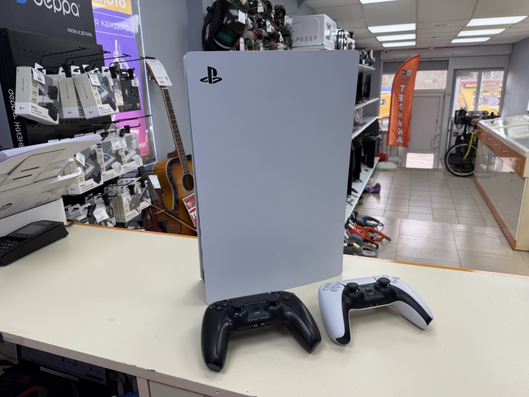 Игровая приставка PlayStation 5 825Gb (С дисководом)