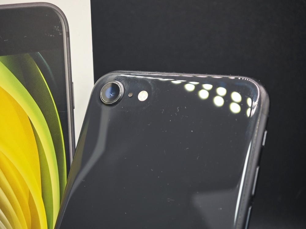 Смартфон Apple iPhone SE 2020 64Gb