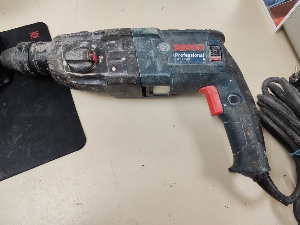 Перфоратор Bosch GBH240