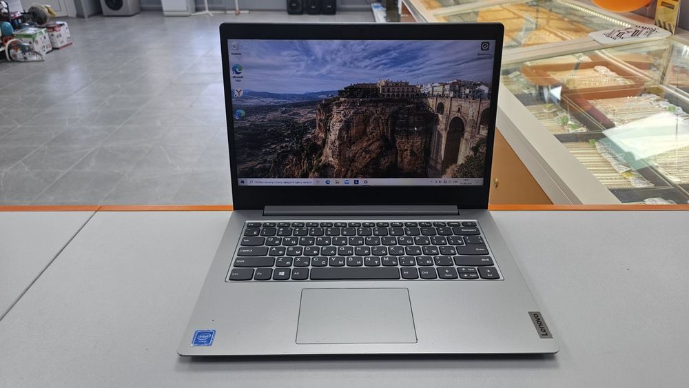 Ноутбук Lenovo; Celeron N4020, Intel UHD Graphics 600, 4 Гб, 128 Гб, Нет