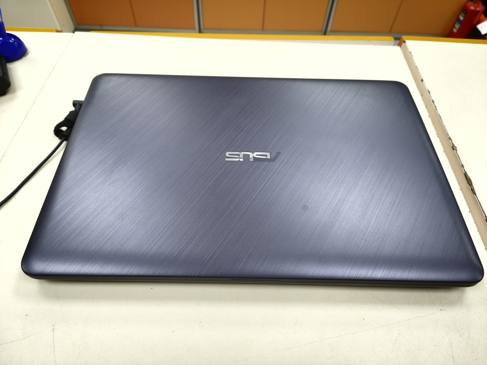 Ноутбук ASUS x543u; Pentium 4417U, Intel UHD Graphics, 4 Гб, Нет, 500 Гб