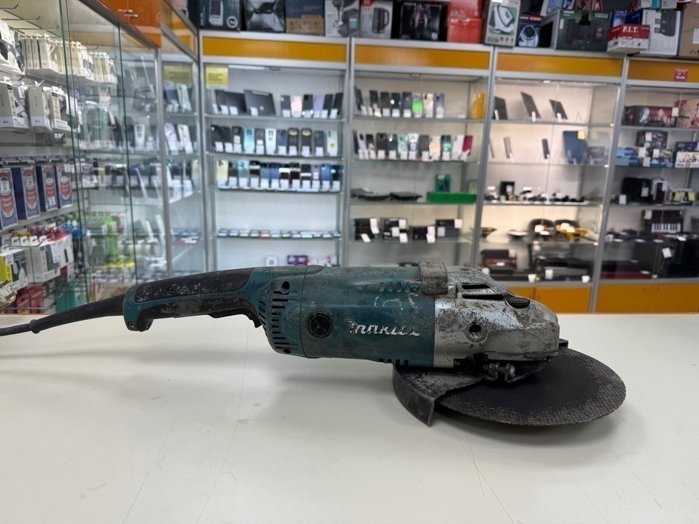 Угловая шлифмашина Makita GA9020
