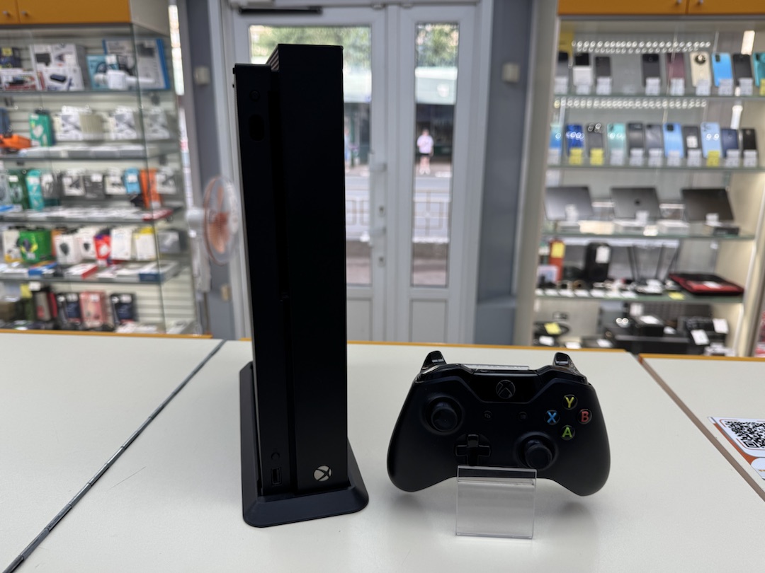 Игровая приставка Xbox One X 1Tb