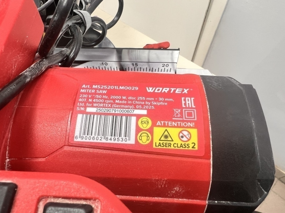 Торцовочная пила WORTEX ms 2520-1 lmo