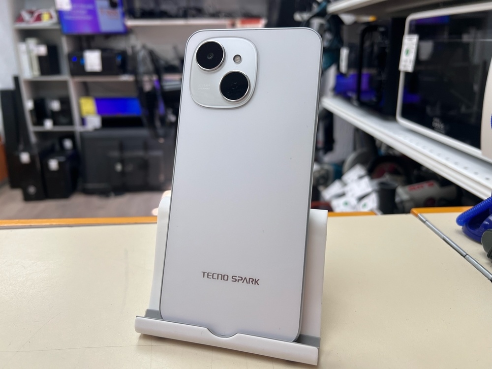 Смартфон Tecno Spark 40C 4/128