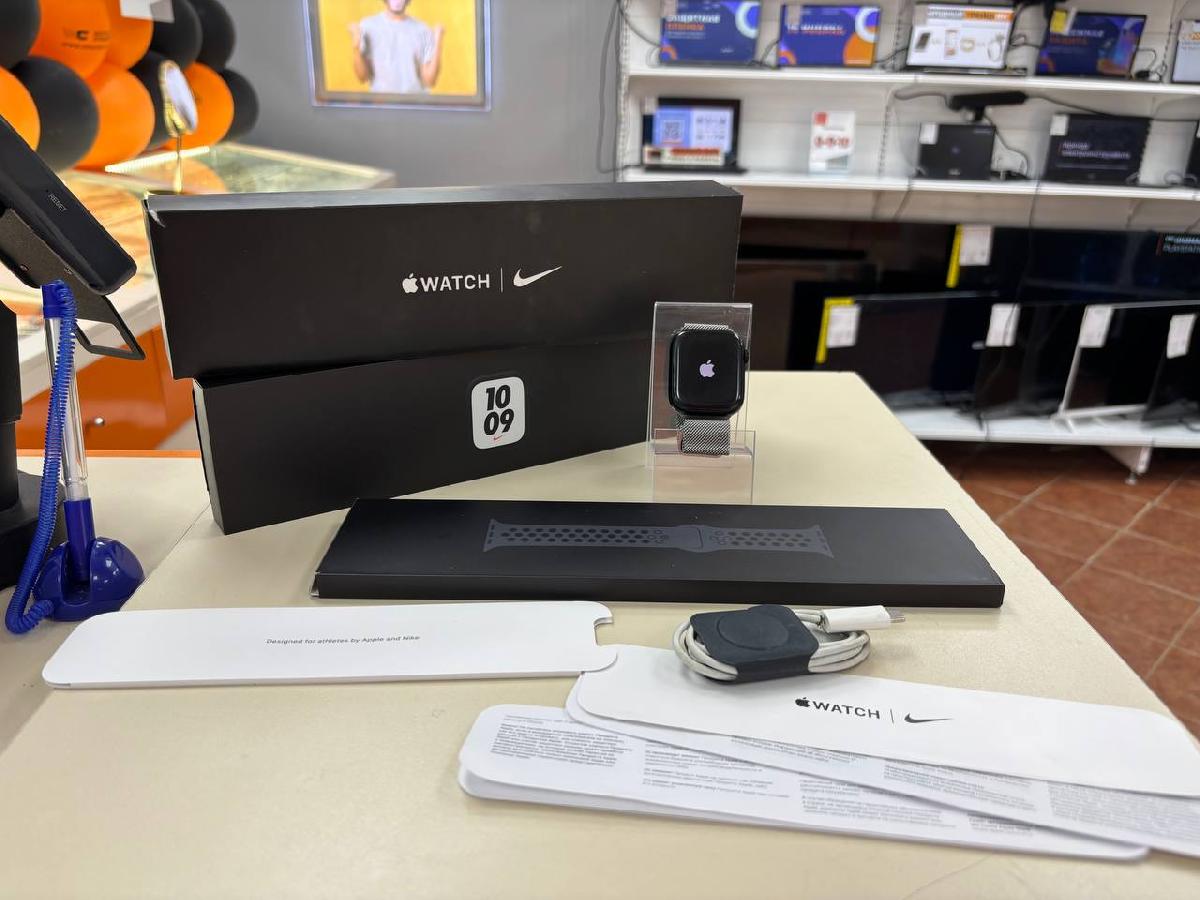 Смарт-часы Apple Watch Series 7 45mm