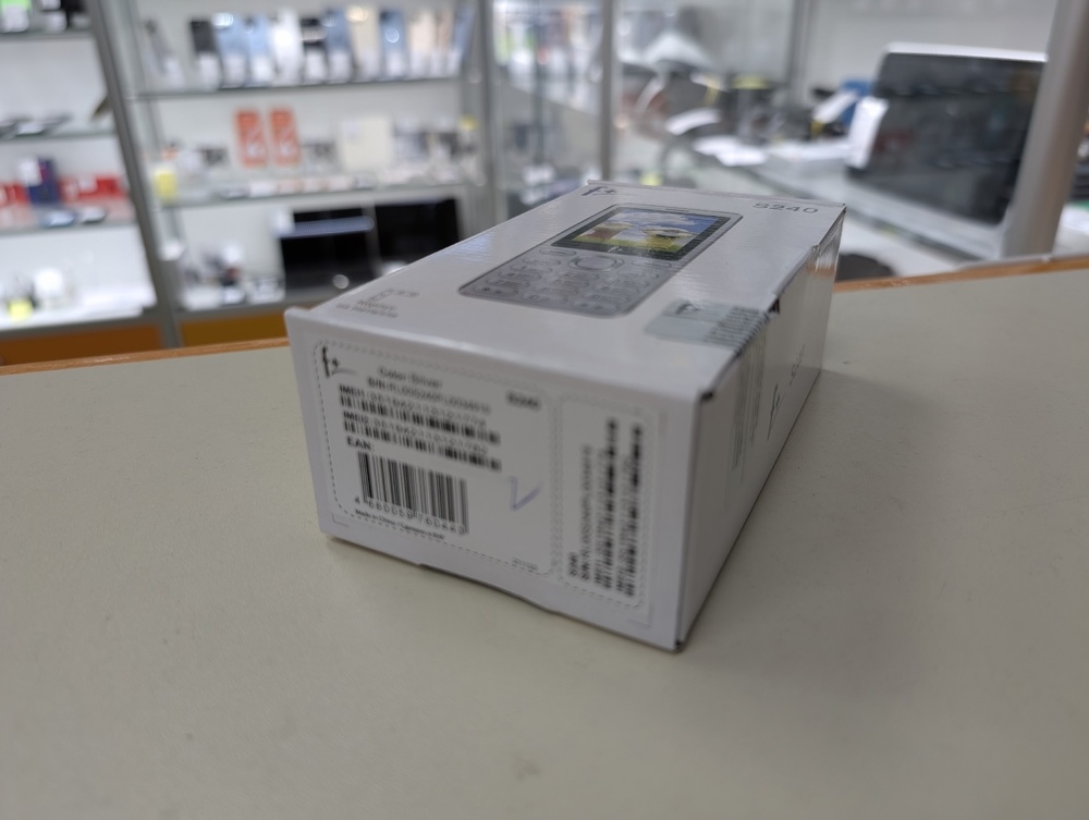 Мобильный телефон F+ S240