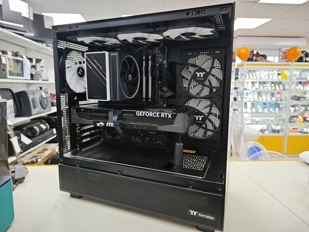 Системный блок THERMALTAKE;  Core I5-14600KF, Geforce RTX 5070, 32 Гб, 1 Tb, Нет