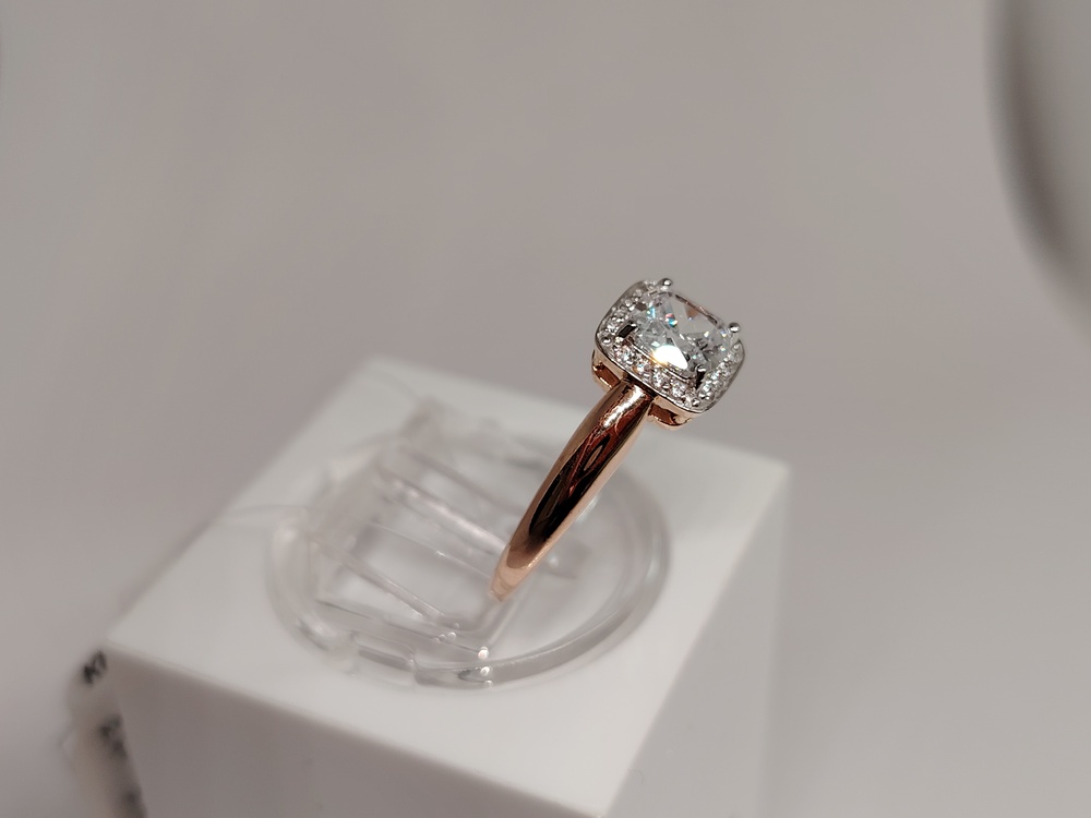 КОЛЬЦО С КАМНЯМИ (Au 585)