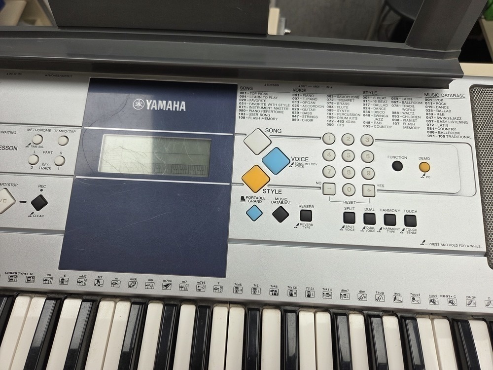 Синтезатор Yamaha PSR-E323