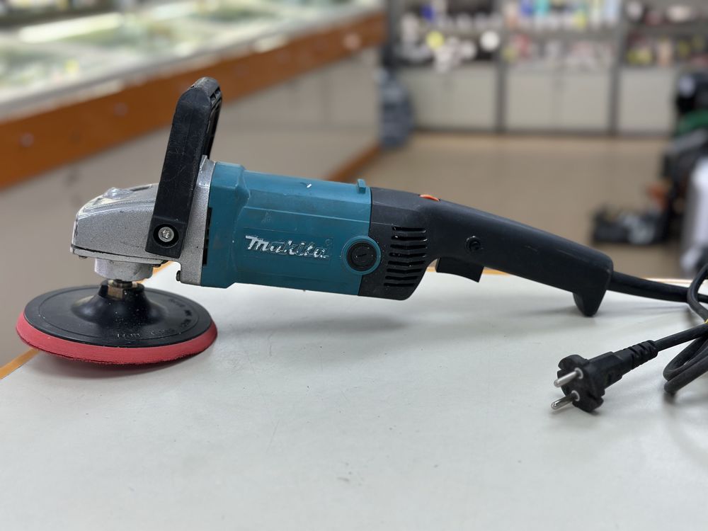 Полировальная машина Makita 9227CB
