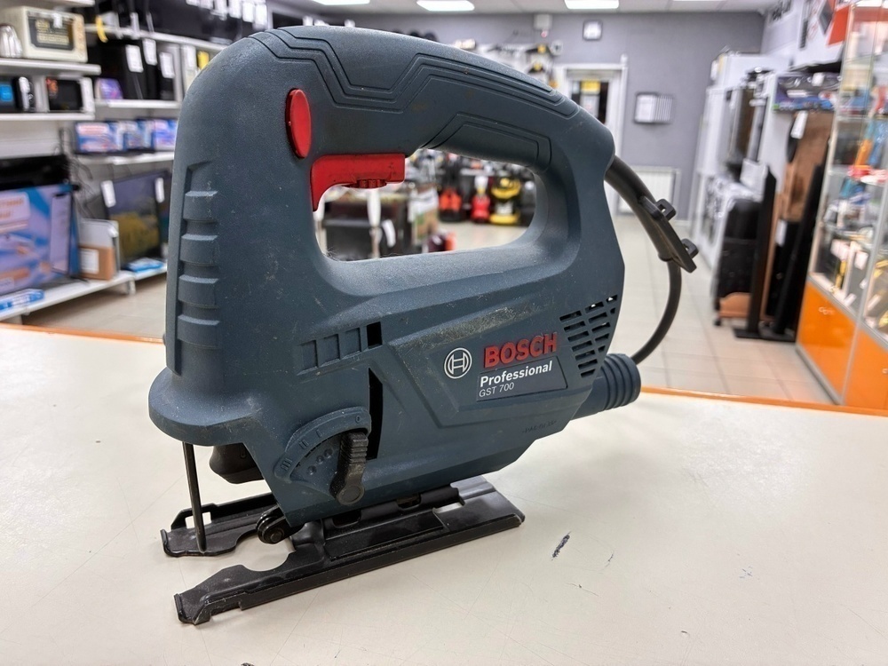 Лобзик Bosch GST 700;