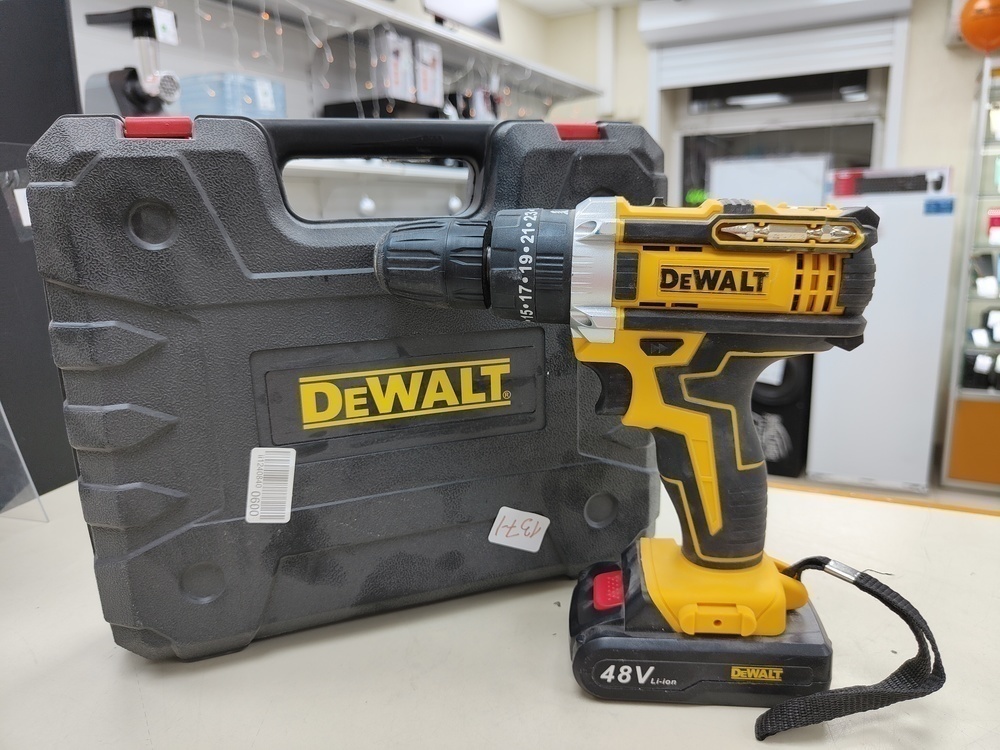 Шуруповерт Dewalt 18V XR;