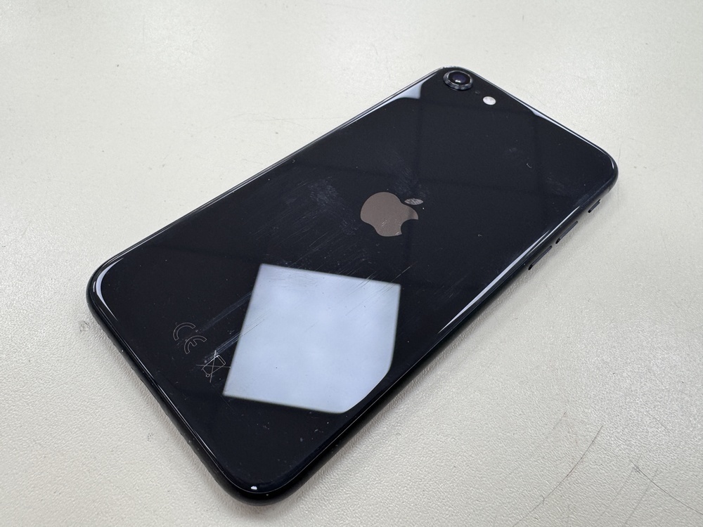 Смартфон Apple iPhone SE 2020 64Gb