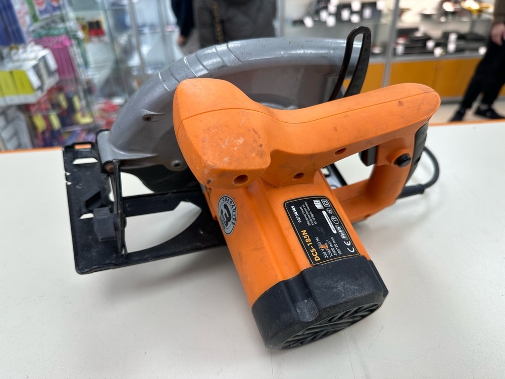 Дисковая пила Defort DCS-185N