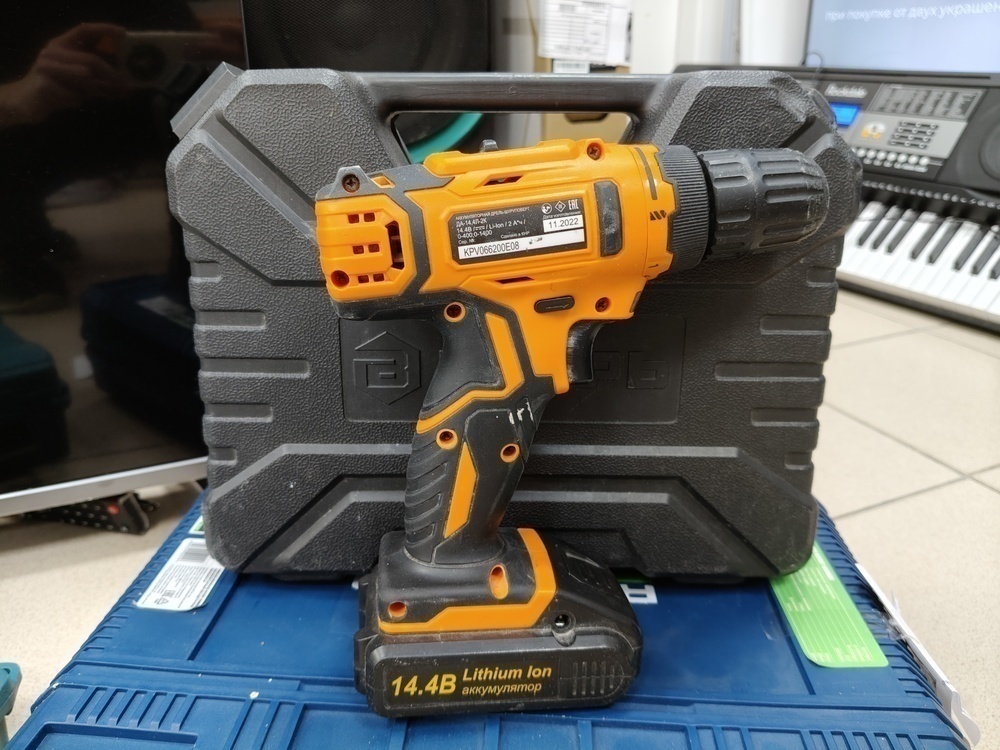 Шуруповерт Вихрь ДА-14.4Л-2К