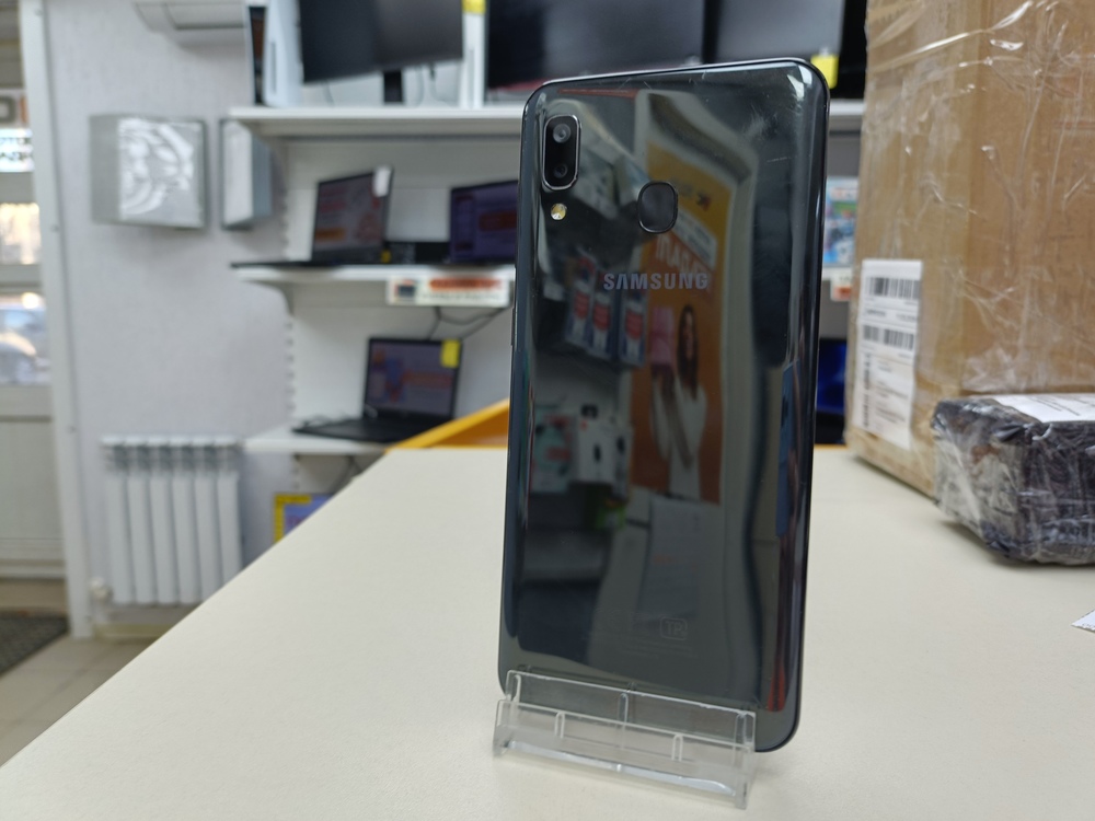 Смартфон Samsung Galaxy A20 3/32