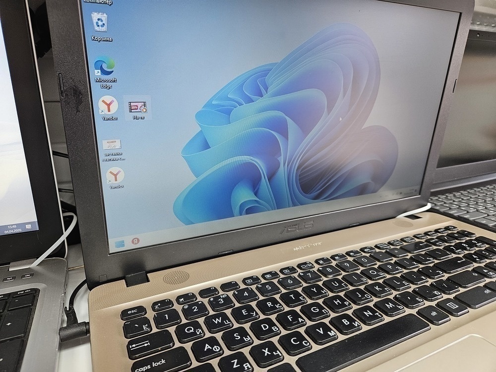 Ноутбук ASUS; Pentium N3710, Intel HD Graphics 505, 4 Гб, 120 Гб, Нет