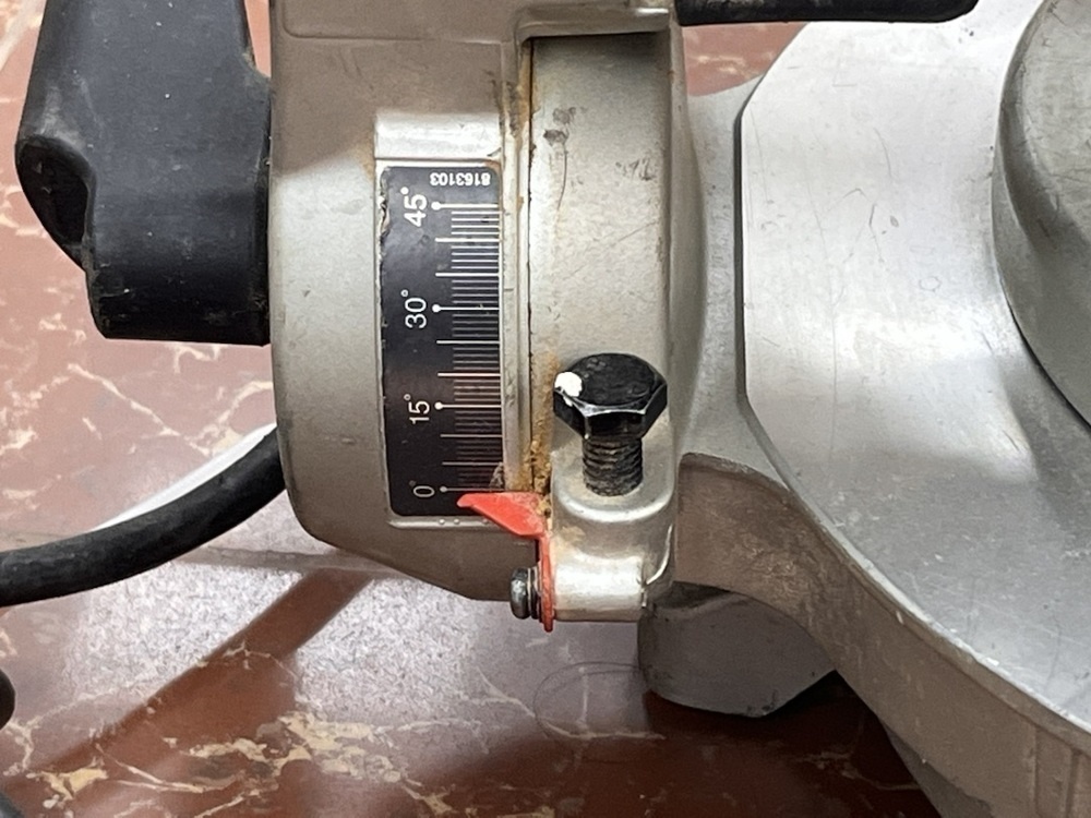 Торцовочная пила Makita LH-1040