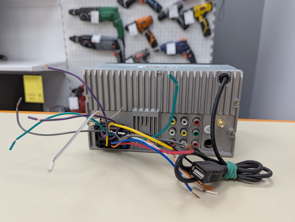 Автомагнитола Swat AHR-7040