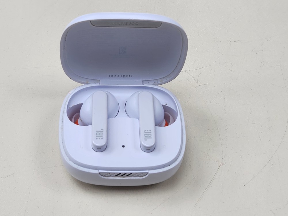 Наушники беспроводные JBL Live Pro+ TWS;