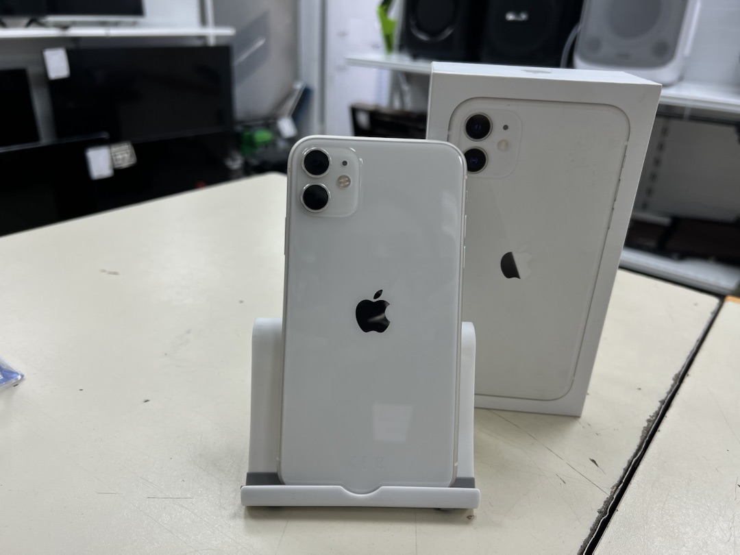 Смартфон Apple iPhone 11 64Gb