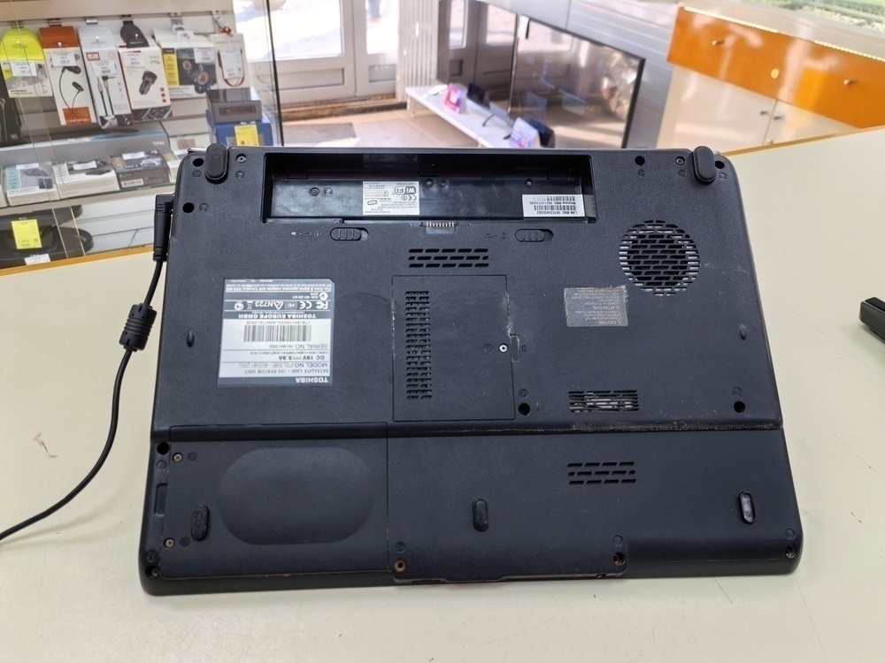 Ноутбук Toshiba; Pentium T2390,  Intel(R) Graphics, 2 Гб, Нет, 240 Гб